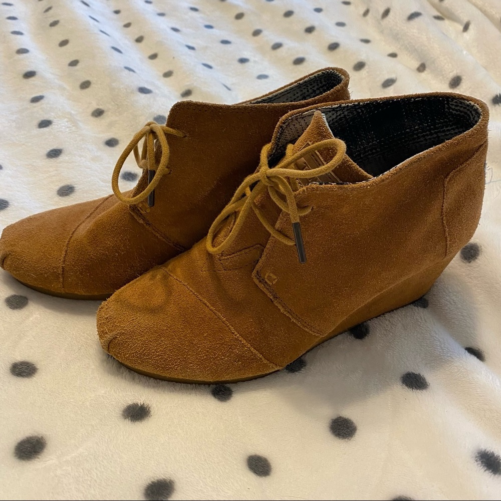 TOMS | Brown suede wedge boots